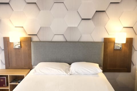 Design Studio | Premium bedding, desk, laptop workspace, blackout drapes