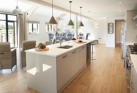 Ground floor: Spacious open-plan living area