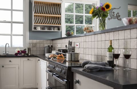 Ground floor: Fully equipped kitchen with electric range cooker