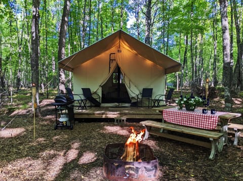 Exterior John Dillinger's Tent