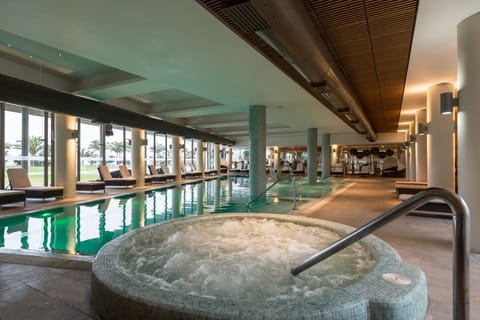 Indoor spa tub