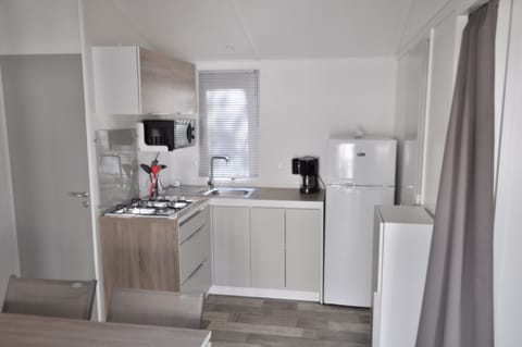 Mobile Home, 2 Bedrooms (Bahia Duo) | Private kitchen | Full-size fridge, microwave, stovetop, cookware/dishes/utensils