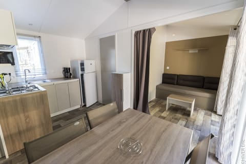 Mobile Home, 2 Bedrooms (Bahia Modulo) | Living area