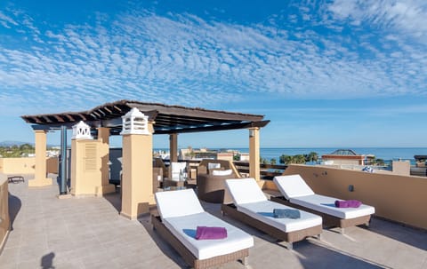 Stunning Roof Top Terrace with 7 Seat Jacuzzi