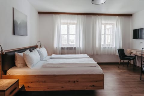 Double Room | 1 bedroom, desk, free WiFi, bed sheets