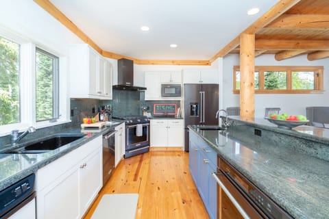 3.2-mountain-village-mountain-melody-kitchen-2