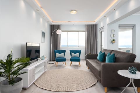 Premier Apartment, 2 Bedrooms | Living room | Flat-screen TV