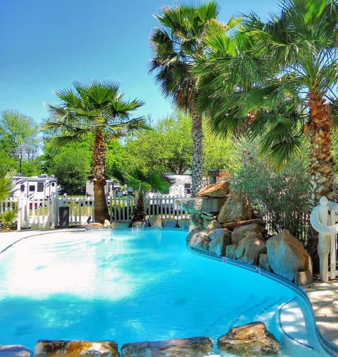 Shared Pool (Seasonal)