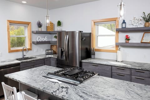 Stove top in the island for chatting while cooking!