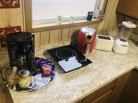 Coffee pot, induction cooktop, Air Fryer, toaster, blender. 