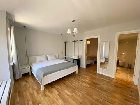 Family Suite | Minibar, bed sheets