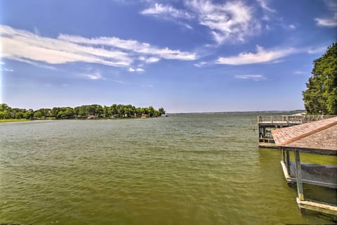 Willis Vacation Rental | 4BR | 2BA | 2,284 Sq Ft | Stairs Required