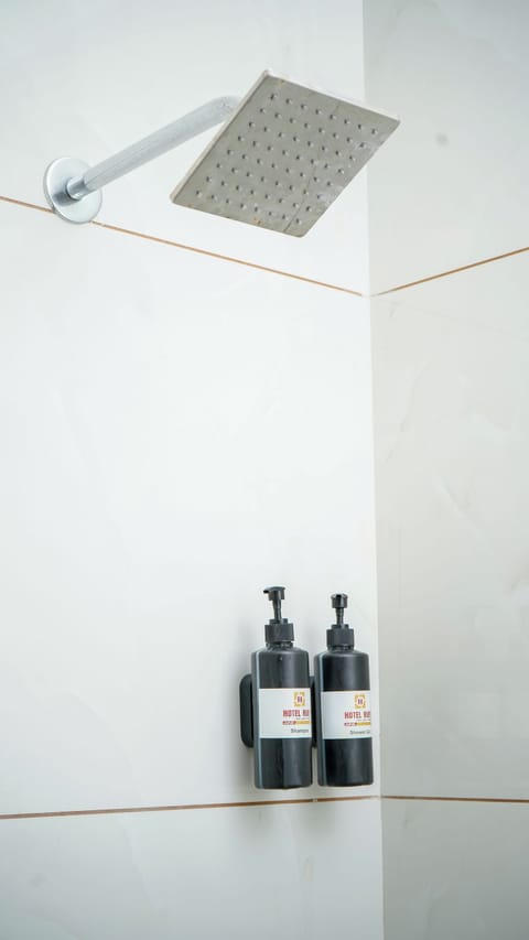 Royal Room | Bathroom | Shower, free toiletries, towels, soap