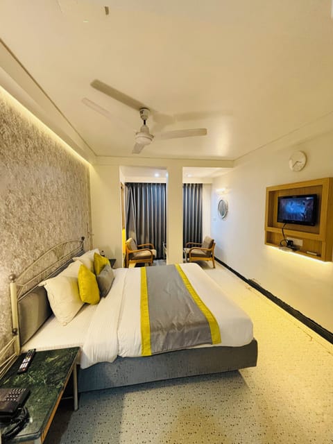 Classic Room, Non Smoking | Premium bedding, rollaway beds, free WiFi, bed sheets