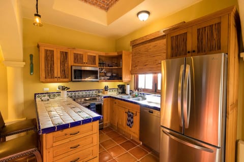 Fully Equipped Kitchen / Refrigerator / Stove / Microwave / Coffee Maker