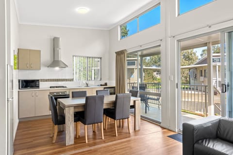 Superior 3 Bedroom Cabin - Sleeps 8 | In-room dining