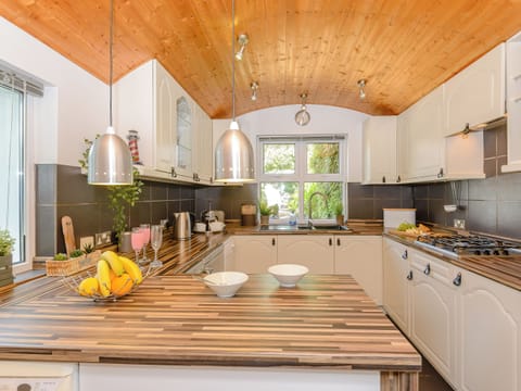 Kitchen | Number 1 Admiralty Cottages, Gosport