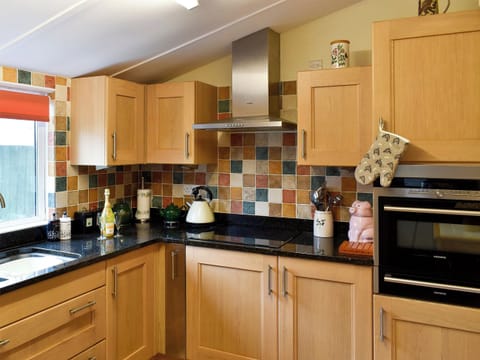 Kitchen | Shirley&rsquo;s Cottage, Middlezoy, near Bridgwater