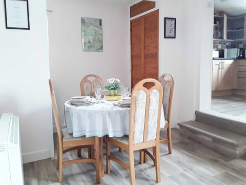 Dining room | Shirley&rsquo;s Cottage, Middlezoy, near Bridgwater