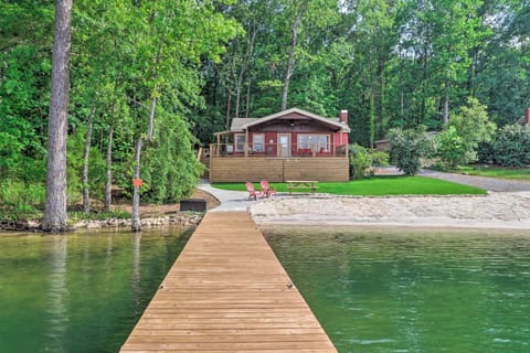 Eclectic Vacation Rental | 2BR | 1BA | 900 Sq Ft | Step-Free Access