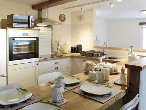 Well-equipped kitchen | Beech Cottage - Cysgod Y Coed Cottages, Llanrhaeadr, near Denbigh