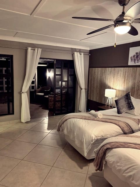 Room 5 - Luxury Room | Minibar, individually decorated, iron/ironing board, free WiFi