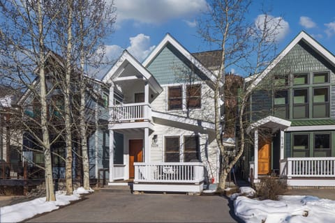 1.0-telluride-south-pacific-townhouse-exterior