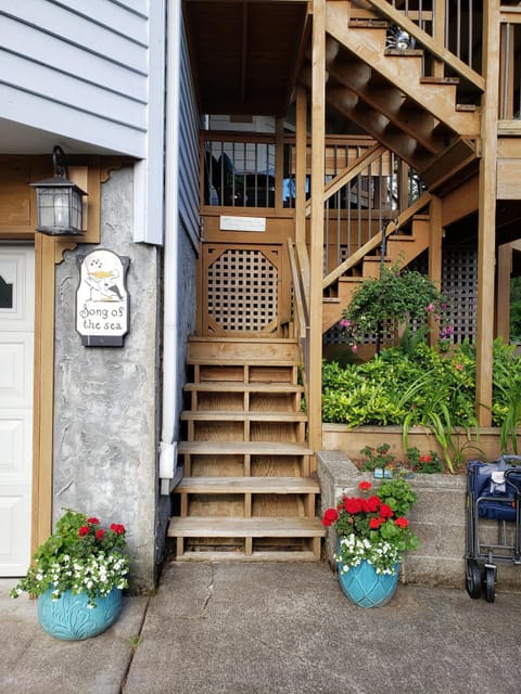 Private entrance to Song of the Sea.