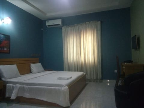 Royal Suite | WiFi (free), bed sheets