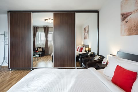 Premium Apartment | 1 bedroom, premium bedding, Select Comfort beds, minibar