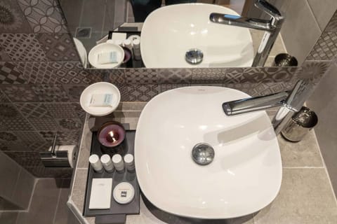 Double Room, Mobility Accessible | Bathroom sink
