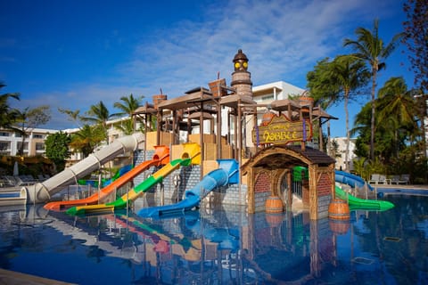 2 outdoor pools, pool umbrellas, sun loungers