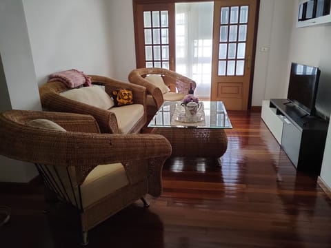 Family Apartment, 4 Bedrooms | Living area
