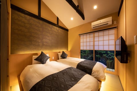 Private Vacation Home | 1 bedroom, premium bedding, down comforters, memory foam beds
