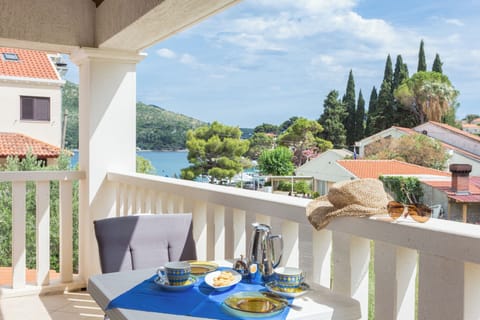 Villa (4 Bedrooms) | Balcony