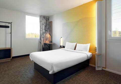 Double Room, Mobility Accessible | Desk, soundproofing, iron/ironing board, free WiFi