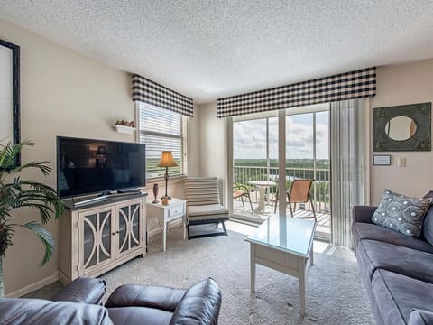 8th floor condo with a beautiful view of the back bay, tennis courts and pool