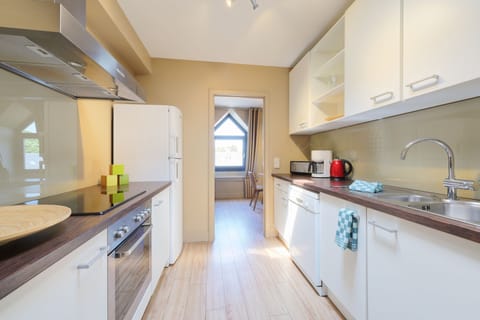 Apartment, 2 Bedrooms | Private kitchen