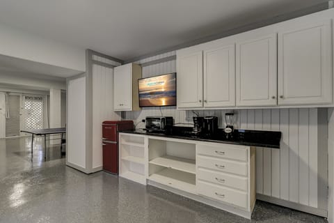 Snack Zone/Ping Pong