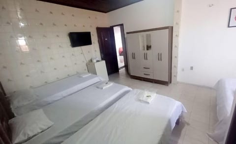 Minibar, free WiFi, bed sheets