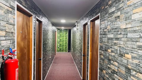 Single Room | Bathroom | Shower, free toiletries, towels, soap