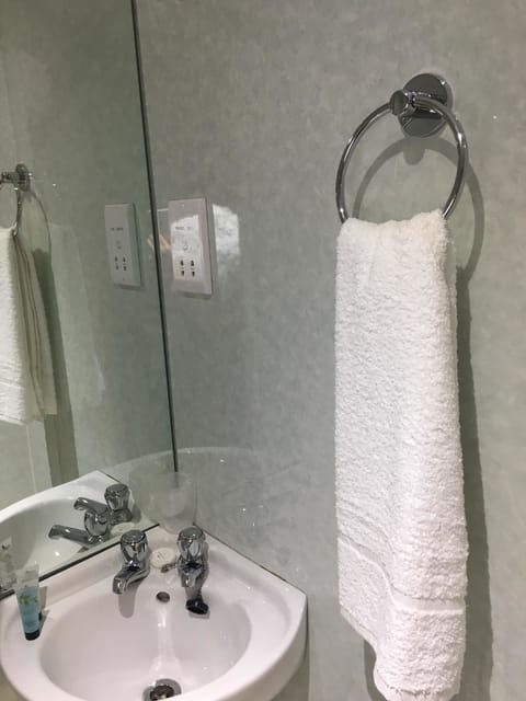 Standard Single Room | Bathroom | Shower, towels, soap, shampoo