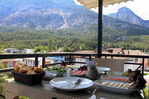 Basic Triple Room, Multiple Beds, Pool View | In-room dining