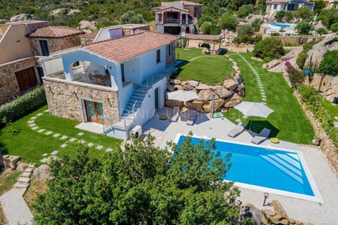 Holiday villa for rent in San Teodoro with private pool and well-finished lawn