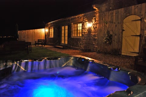 Lantern Cottage and hot-tub after dark