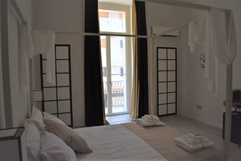 Desk, soundproofing, cribs/infant beds, free WiFi