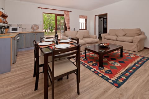 Cottage, 2 Bedrooms (Pinotage) | Private kitchenette | Full-size fridge, microwave, oven, stovetop