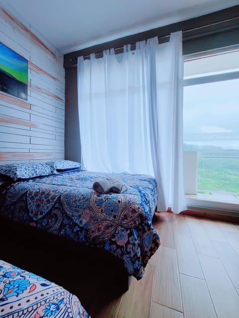 Family Double Room | Desk, blackout drapes, free WiFi, bed sheets