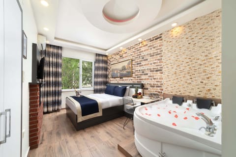 Luxury Studio Suite | Egyptian cotton sheets, premium bedding, down comforters