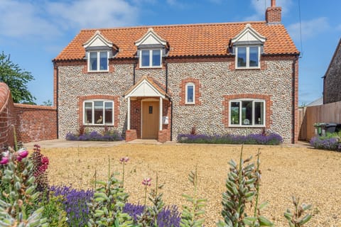 Flint House, Wighton: Front elevation
